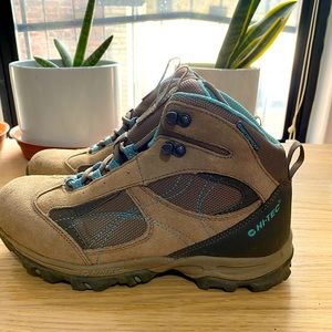 Hi-tec Women’s Waterproof Hiking Boots, size 5
